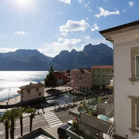 Hotel Lago Di Garda-3